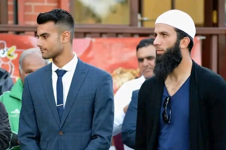 2 players from Azad Kashmir 🇵🇰 in one frame.
Easah Suliman🇵🇰⚽ has spoken of his family's friendship with Moeen Ali and how he encouraged him to keep going to secure a professional contract.
Easah suleman will join Pakistan football team in next month .

#pakistanfootball
#SAFF
