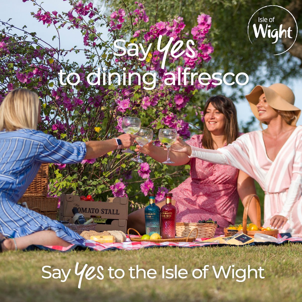 Tuck into tasty #IsleofWight produce in the heart of the countryside at <a href="/TheGarlicFarm/">The Garlic Farm</a>, The Blacksmiths, The Sun Inn, <a href="/Briddlesford/">Briddlesford Farm</a> or any of the #IOW’s farm kitchens and thatched pubs.🍽

Alternatively, pack a picnic and head for the countryside!🌿

ℹ️bit.ly/VIOWEatAndDrink