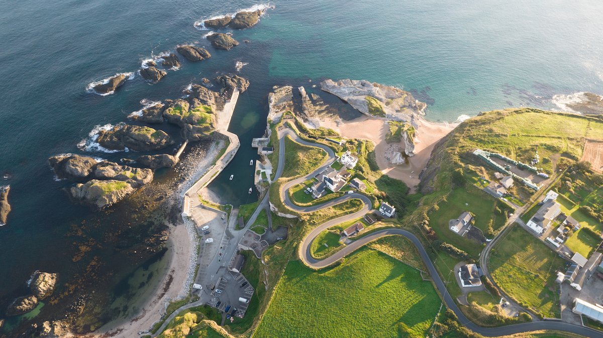 What a STUNNIN' location to wake up to! 💚💚
Give me an aerial shoot any day of Co.Antrim

📍County Antrim

📸 instagram.com/tyrone_skies/