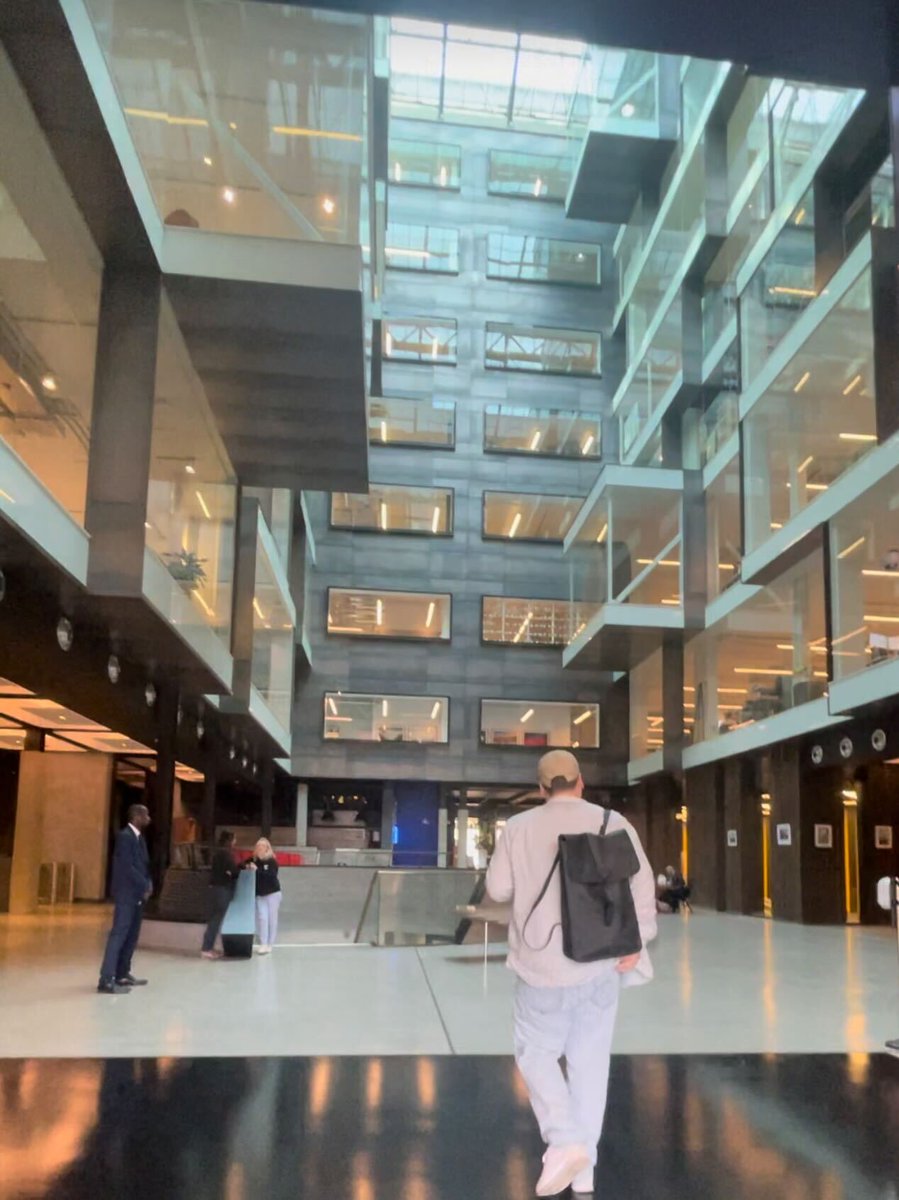 cogworks's tweet image. We've been a hybrid workforce from day one.

When we can, we pause remote work to hop between offices across borders for a coffee or an axe-throwing session. Here's Josh, Head of Digital Design, making his way into our #LondonOffice.

#HybridWorkforce 🌊🌏☕