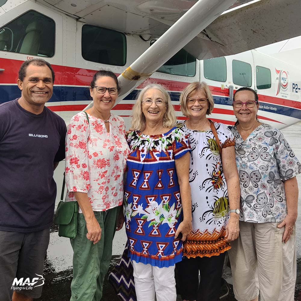flying4life: MAF flies the Healthy Motherhood Programme to #Anguganak Village #PNG which is a training hub for remote birth attendants. Approx 70 students are being trained in how to deliver babies &amp; postnatal care. The 40-min flight saves the team aroun…