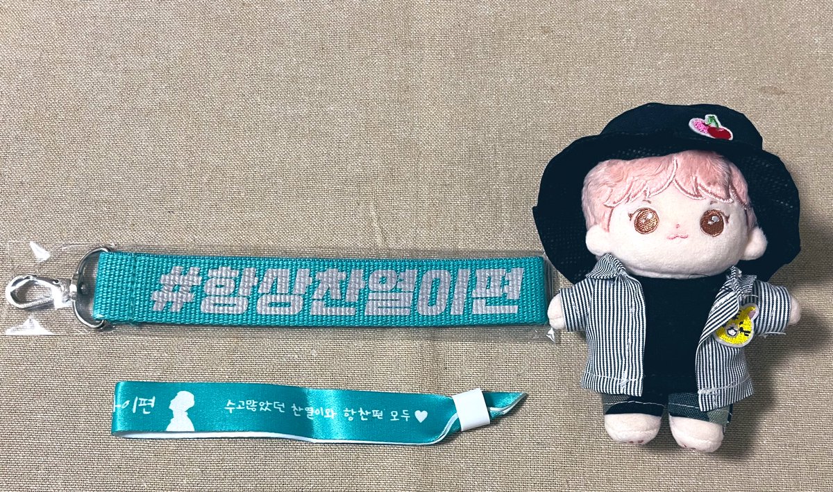 taka01127flower's tweet photo. Thank you for the beautiful strap💕 I will treasure it🍒

@delightcy_  @holy_loey61 
#항상찬열이편

#찬열 
#CHANYEOL 
#EXOSC_BackToBack #EXOSC_BackToBack_SG

https://t.co/vufaYVTyuD https://t.co/JH3dPUytUT