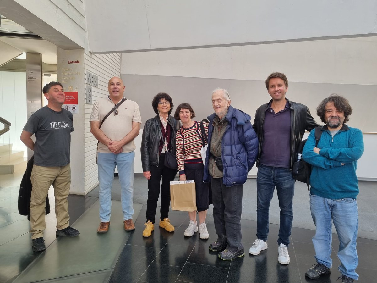 El sábado recibimos a Daniel Divinsky, el editor de Mafalda en Argentina. Vino con su esposa y los editores de <a href="/paginasdeespuma/">Editorial Páginas de Espuma</a>
<a href="/jesusortegagr/">Jesus Ortega</a> los recibió en nombre de <a href="/ciudad_granada/">Granada Ciudad de Literatura Unesco</a> 
Con la poeta Ángeles Mora, el editor <a href="/raulzanabria/">raúl zanabria</a> y el diseñador gráfico José Ignacio Sáez