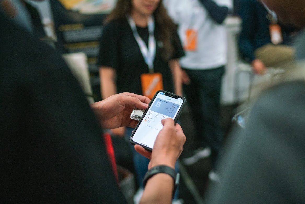 BalletCrypto's tweet photo. Thank you to 🙌 everyone who stopped by our booth at #bitcoin2023!

Loved hearing about your cold storage stories and how Ballet's products can compliment your self-custody ⚔️ arsenal.

Check out some action 📸 shots from our booth below. https://t.co/Xkmbc1tsaG