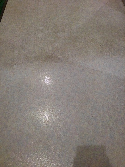 clean_tokyo1's tweet photo. 係の佐吉です。長尺って何ですか？塩ビの床シートのことです～。落としづらい凸凹した床ですけど、この佐吉にお任せ下さりませ。 https://t.co/RGjDnjEmRM