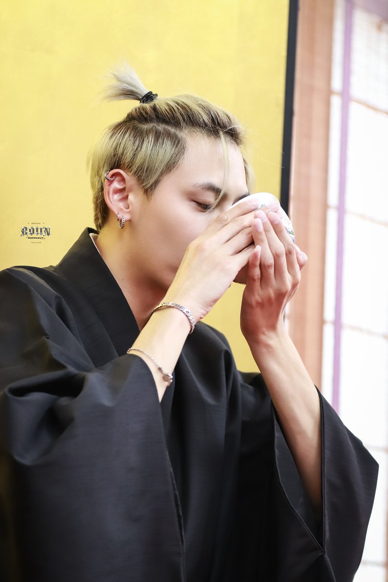 bb0un_official's tweet photo. Japanese tea ceremony 🍵🍵🍵

#bb0un https://t.co/yZPywFiHuf