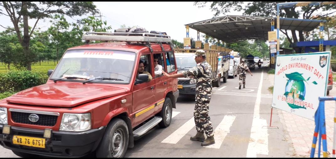 08_ssb's tweet photo. Special campaign on the theme of "Mass Mobilization for mission life" on celebration of World environment day by switching off vehicles engines at traffic light at Simalbari Rohini gate under AOR of 8th Bn SSB Khaprail.
@SSB_INDIA 
@SSBFTRSILIGURI 
@ssbshqranidanga https://t.co/DtwR4YnInL
