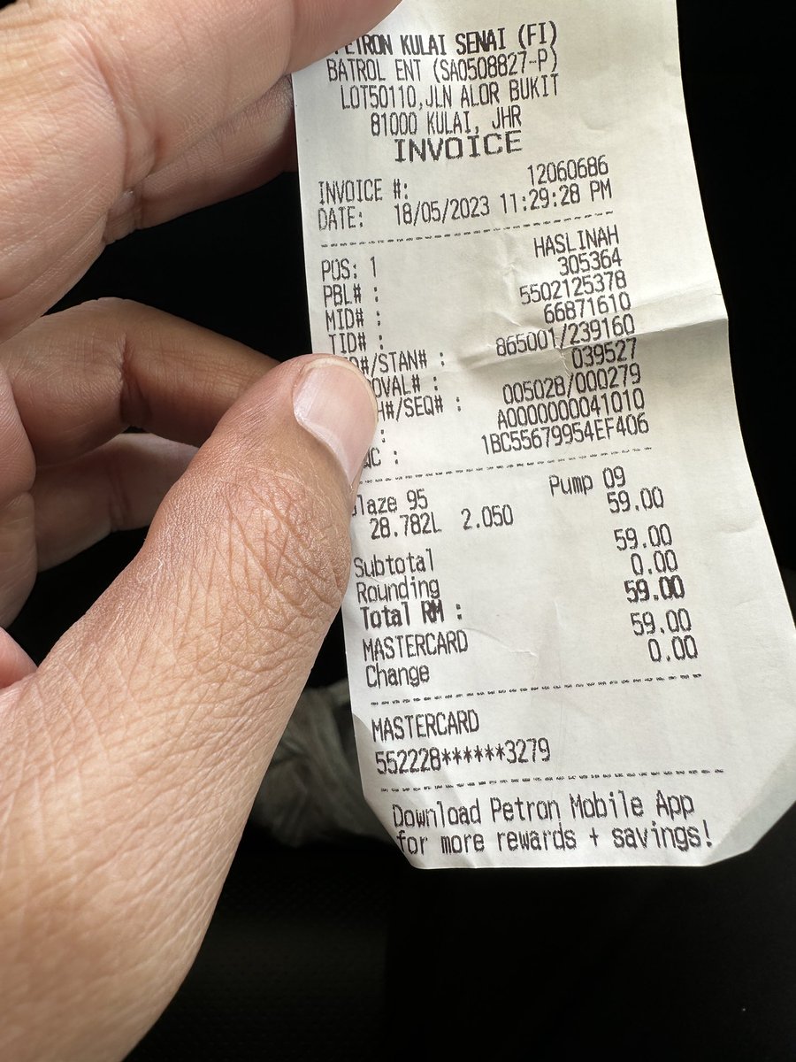 HezeriSamsuri's tweet photo. Tangki Vios baru ni 40L tapi paling hebat aku boleh sumbat is 30L. Aku syak reserve dia besor la.

Anyway, bawak atas highway (laju la jugak) dan main jalan persekutuan (Kulai, Kota Tinggi, Mersing), ni yang aku dapat.

Aku rasa korang boleh dpt lagi jauh kot sebab aku melenjan kereta. Ni sedap gak suspension dia.

Senyap pun senyap tapi RPM atas 4k, dengung CVT dia kuat gak. 

Tunggu video aku nanti. Jauh aku bawak benda ni.