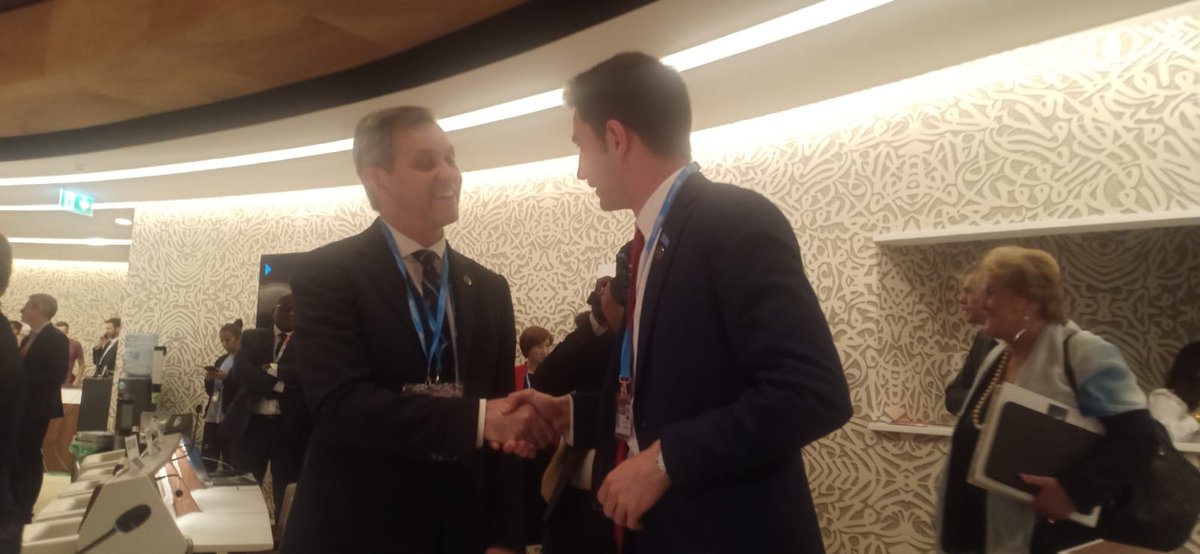 dejuan_andres's tweet photo. En representación del @NursingNow2020 ha sido un auténtico placer conocer a @jose_minones en el Debate General de la Asamblea Mundial de la Salud y le agradezco sinceramente a él y a @sanidadgob por su disponibilidad y por la representación de nuestro país.
@NursingNow2020 🇪🇦 https://t.co/qfxXsxm2q3
