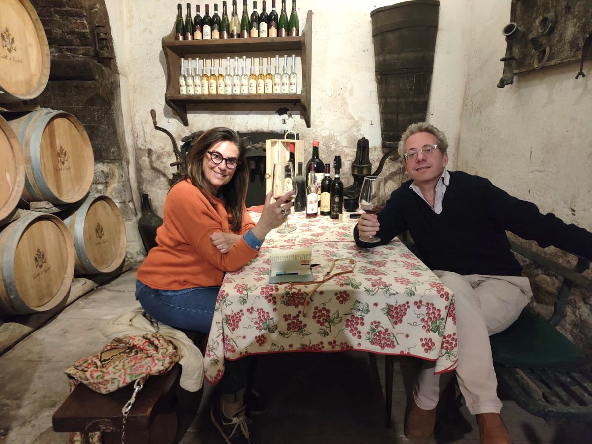 Il #Piemonte ci ha accolto con freddo e pioggia autunnali ma noi ci siamo consolati con le degustazioni di vino prodotto dal Marchese Luca Pinelli Gentile che ci ha ospitato nel #CastellodiTagliolo <a href="/Assaggidiviaggi/">Assaggi di viaggio</a> <a href="/viaggimperfetti/">Benedetta Manganaro</a> @rivogliobarbie <a href="/marsontheroad/">Marsontheroad - Travel Blog</a> <a href="/fiveintravel/">Daniele&Marilena - Five In Travel</a>