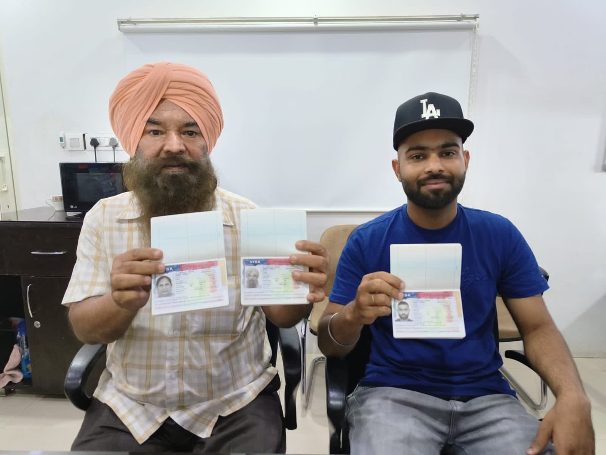 india_f4's tweet photo. Congratulations Manvir Singh and family . today they have received their passports with immigration visa .
#bestimmigration #samarsandhu #f4visa #f4india #usimmigration #uscis #f4indiaimmigration #greencard https://t.co/WGRNMsmFRr