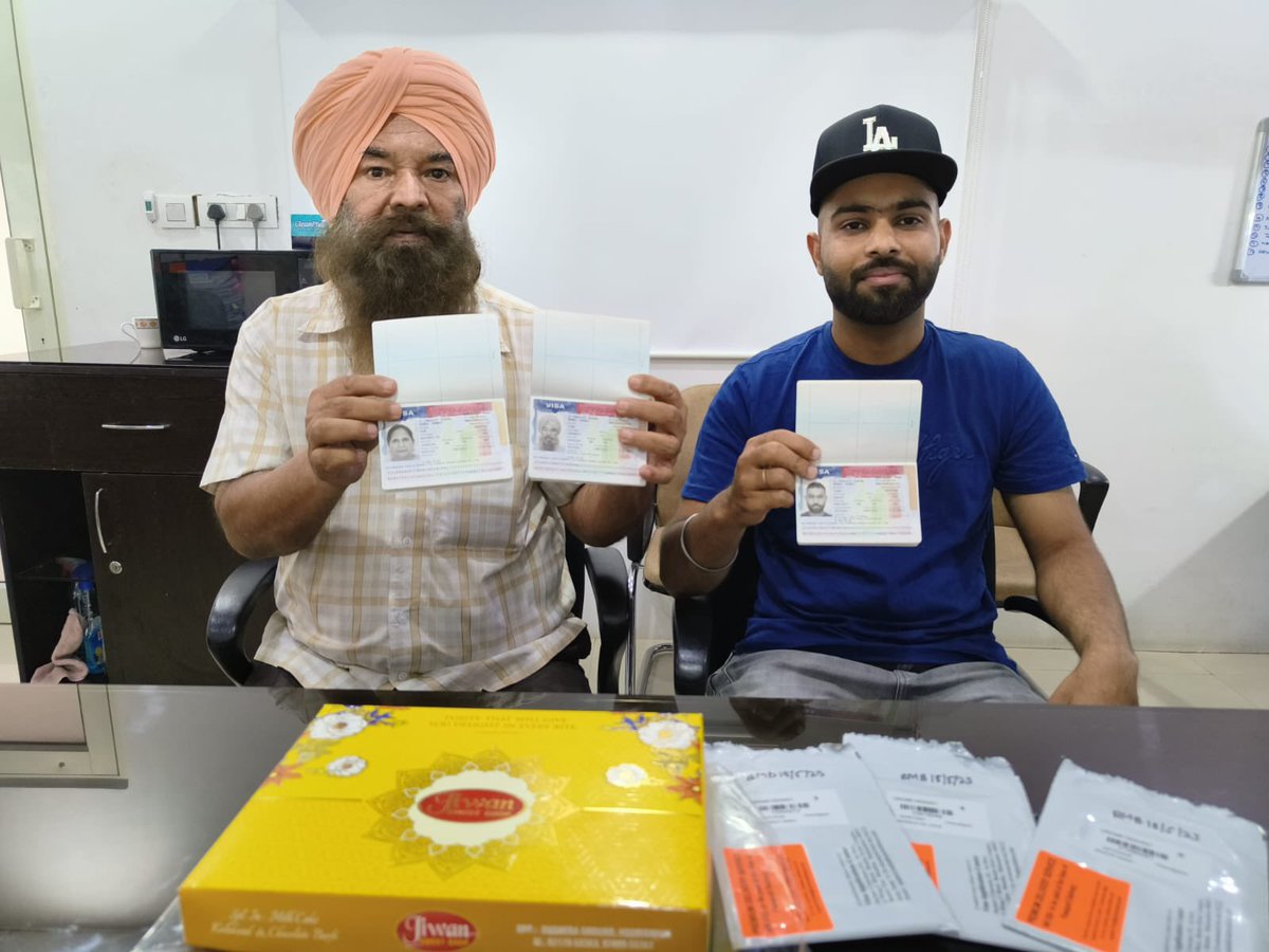 india_f4's tweet photo. Congratulations Manvir Singh and family . today they have received their passports with immigration visa .
#bestimmigration #samarsandhu #f4visa #f4india #usimmigration #uscis #f4indiaimmigration #greencard https://t.co/WGRNMsmFRr