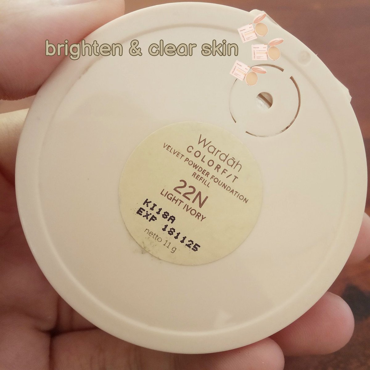panggilaulsaja's tweet image. 1. Wardah Colorfit Velvet Powder Foundation •Refill•

🦋22N
shade ini matching di kulitku (kuning langsat), matte after wudhu coveragenya masi stay

🔸brighten&amp;amp;clear skin 9,5/10⭐
🔸coverage pori 9,2/10⭐
🔸protecting SPF 30PA+++ 9/10⭐
🔸finishing look: dewy, natural, smooth
