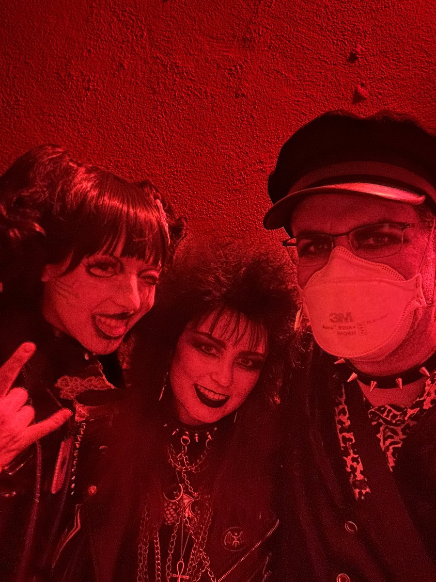 JackdawTooth's tweet photo. Goth meetup at Bar Sinister in Los Angeles #goth #gothmusic #postpunk https://t.co/yVE2V69XLO