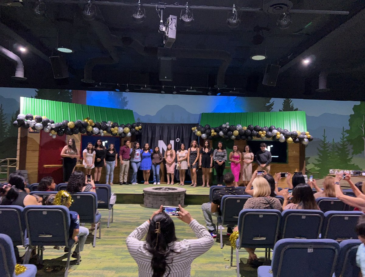 WaltaGamoian's tweet photo. The Neighborhood Church N degree program has mentored these Houston School students who are now graduating and going on to college. Their mentors spoke life into their futures and each student was gifted a laptop. Thank you Neighborhood Church. #OneVisaliaConnected https://t.co/2FRQtGa5ol