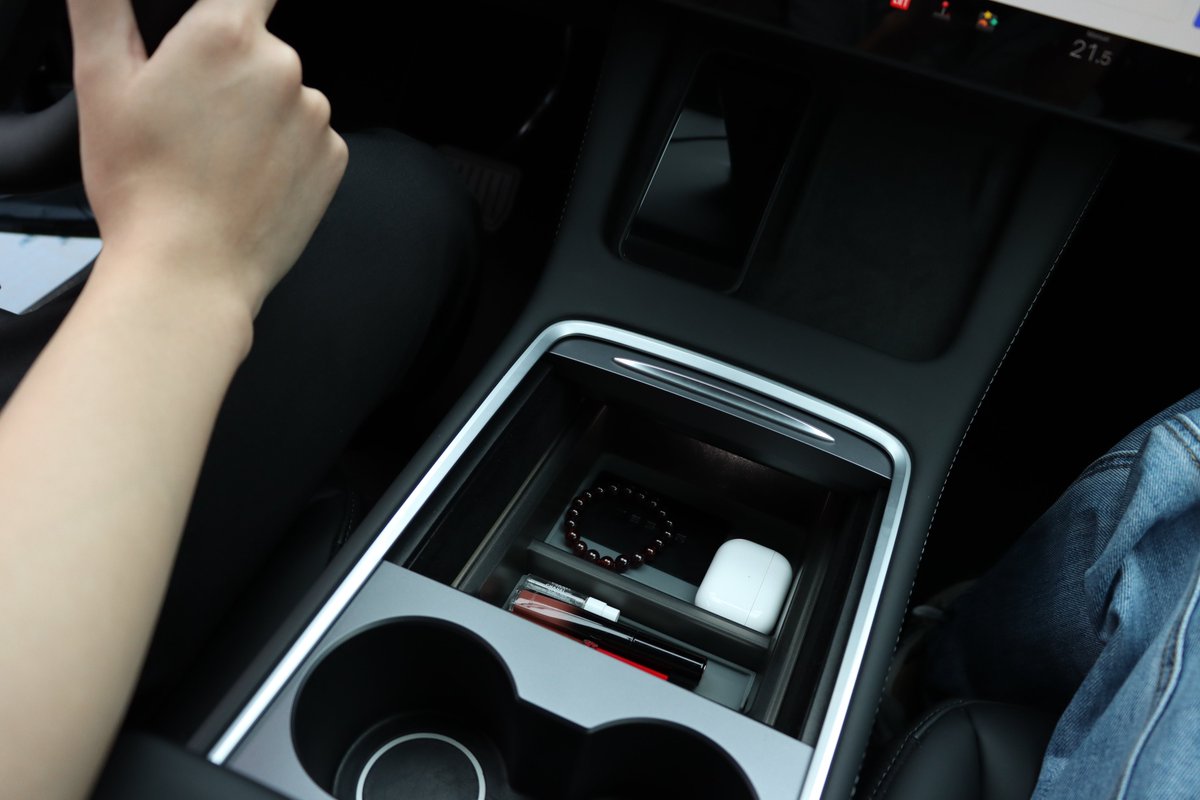#vicseed x #tesla
❇ Make your small objects clearly visible and within easy reach.

🔗bit.ly/3pWFfuS
🗃️VICSEED Tesla Center Console Organizer

💪VICSEED always strives for better products.

 #new #newrelease #car #modely #model3 #caraccessories #carlife #safedrive #usa