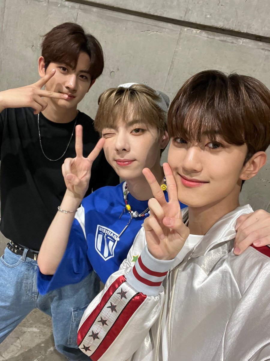 NINE_i_Firstone's tweet photo. [#지호]

조금 늦었지만..!
형들이랑 오랜만에 같이 춤춰서 좋았어요 다음에 또 찍어용❤️❤️

#NINEi #나인아이 https://t.co/VF9G6j2pTq