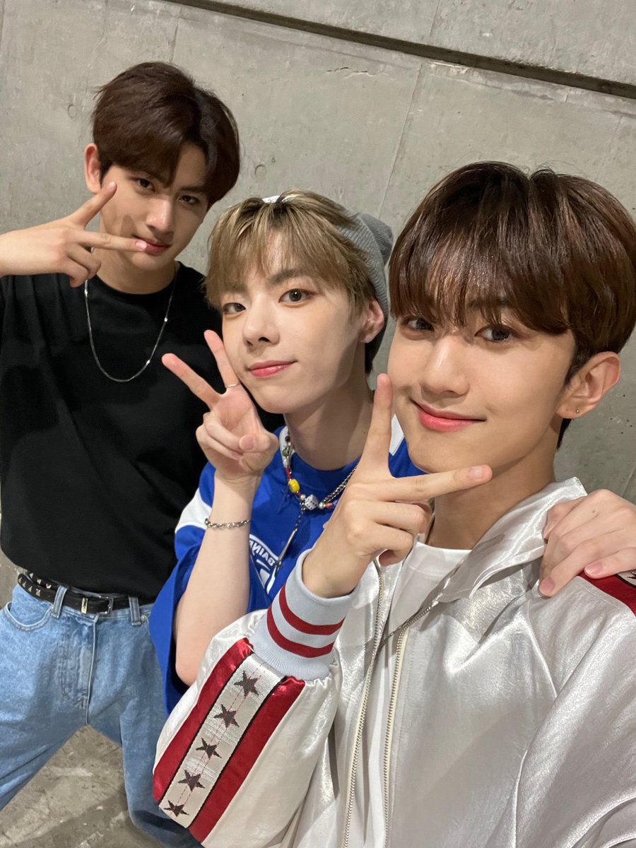 NINE_i_Firstone's tweet photo. [#지호]

조금 늦었지만..!
형들이랑 오랜만에 같이 춤춰서 좋았어요 다음에 또 찍어용❤️❤️

#NINEi #나인아이 https://t.co/VF9G6j2pTq