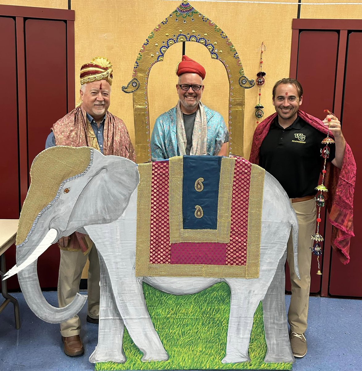 WGroadrunners's tweet photo. Great evening celebrating Guru Vandana event where children of our families honored their teachers. So many @PleasantonUSD schools represented tonight. Thank you students and families for all your kindness. https://t.co/Tru35QQT2f