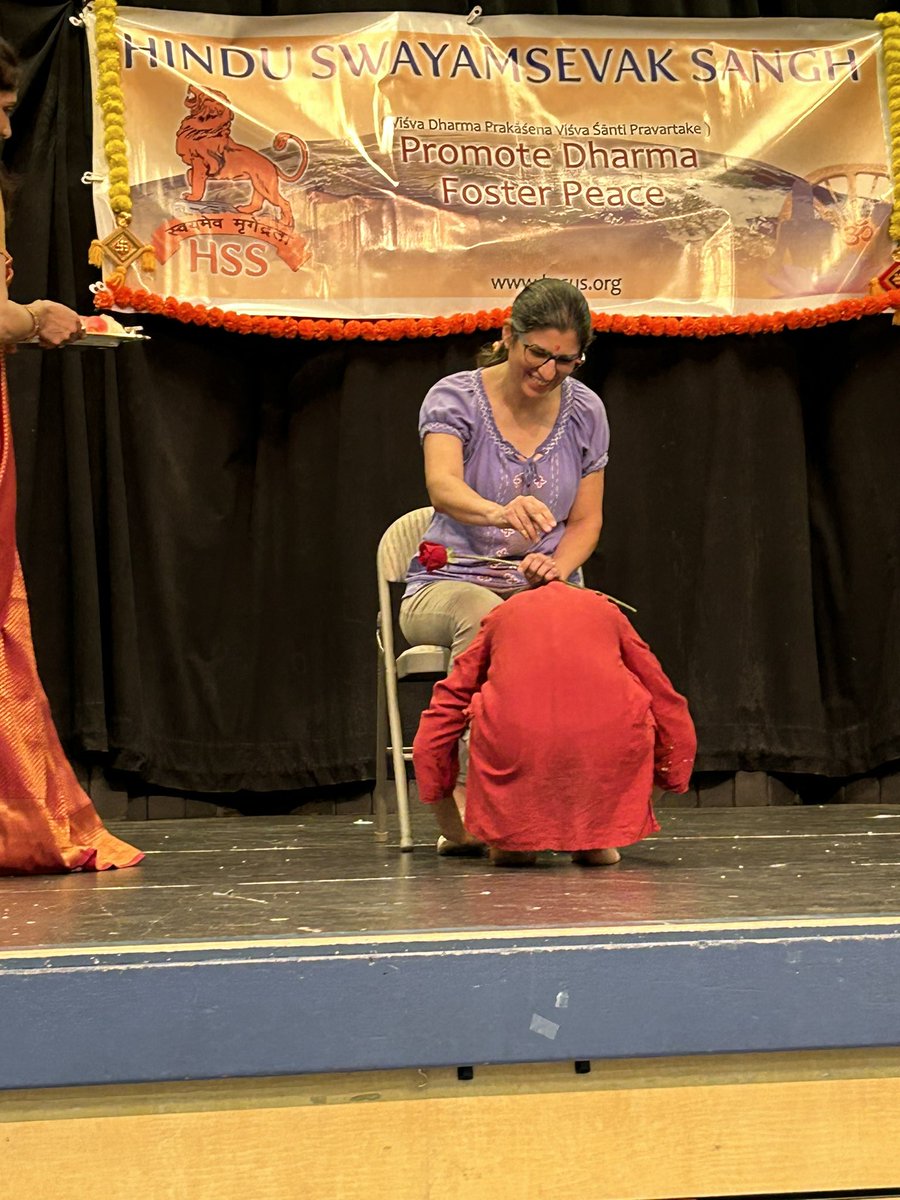 WGroadrunners's tweet photo. Great evening celebrating Guru Vandana event where children of our families honored their teachers. So many @PleasantonUSD schools represented tonight. Thank you students and families for all your kindness. https://t.co/Tru35QQT2f