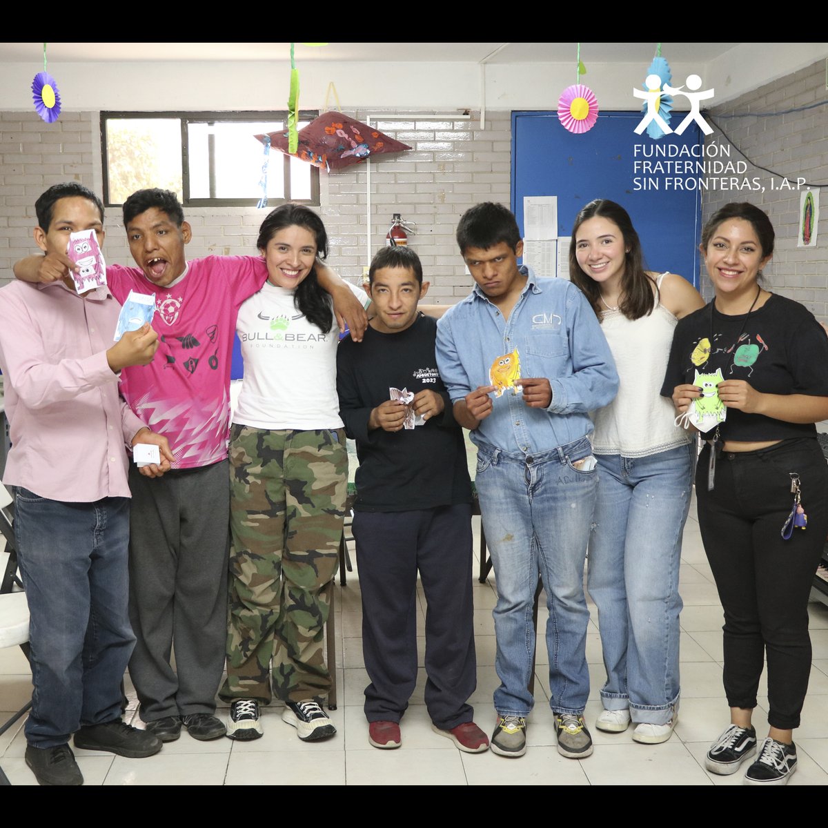 FundacionFSF's tweet image. La Fundación Bull &amp;amp; Bear nos visitó la semana pasada. Les contaron un cuento que nos hizo reflexionar sobre sus emociones. Después, plasmaron sus estados de ánimo en dibujos.  ¡Gracias por los momentos inolvidables! #FundaciónBullBear #PcDI #FFsF