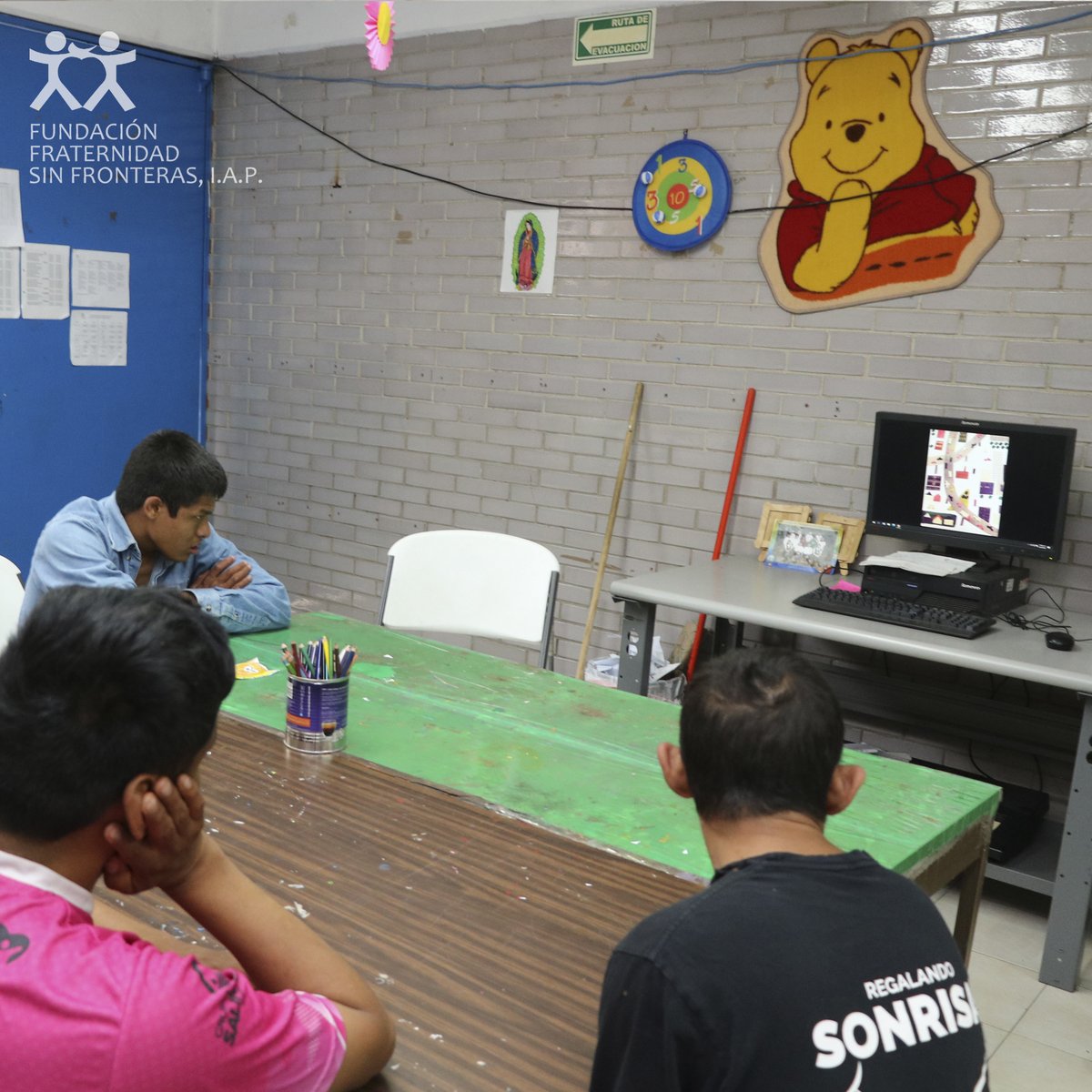 FundacionFSF's tweet image. La Fundación Bull &amp;amp; Bear nos visitó la semana pasada. Les contaron un cuento que nos hizo reflexionar sobre sus emociones. Después, plasmaron sus estados de ánimo en dibujos.  ¡Gracias por los momentos inolvidables! #FundaciónBullBear #PcDI #FFsF