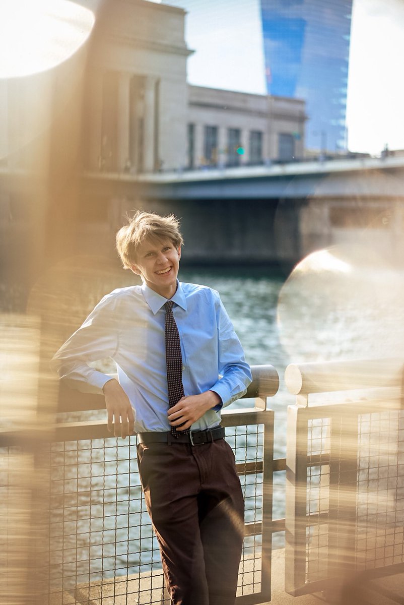 KateKedley's tweet photo. #seniorpics #classof2023 #capa #capahs #philadelphia #trumpet #trackandfield #bananarepublic https://t.co/OwJo8dhtiG