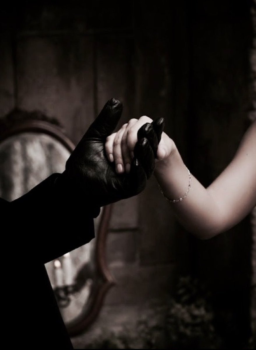 batsyrob's tweet photo. The darkness of the music of the night https://t.co/tb6CL7uOFO