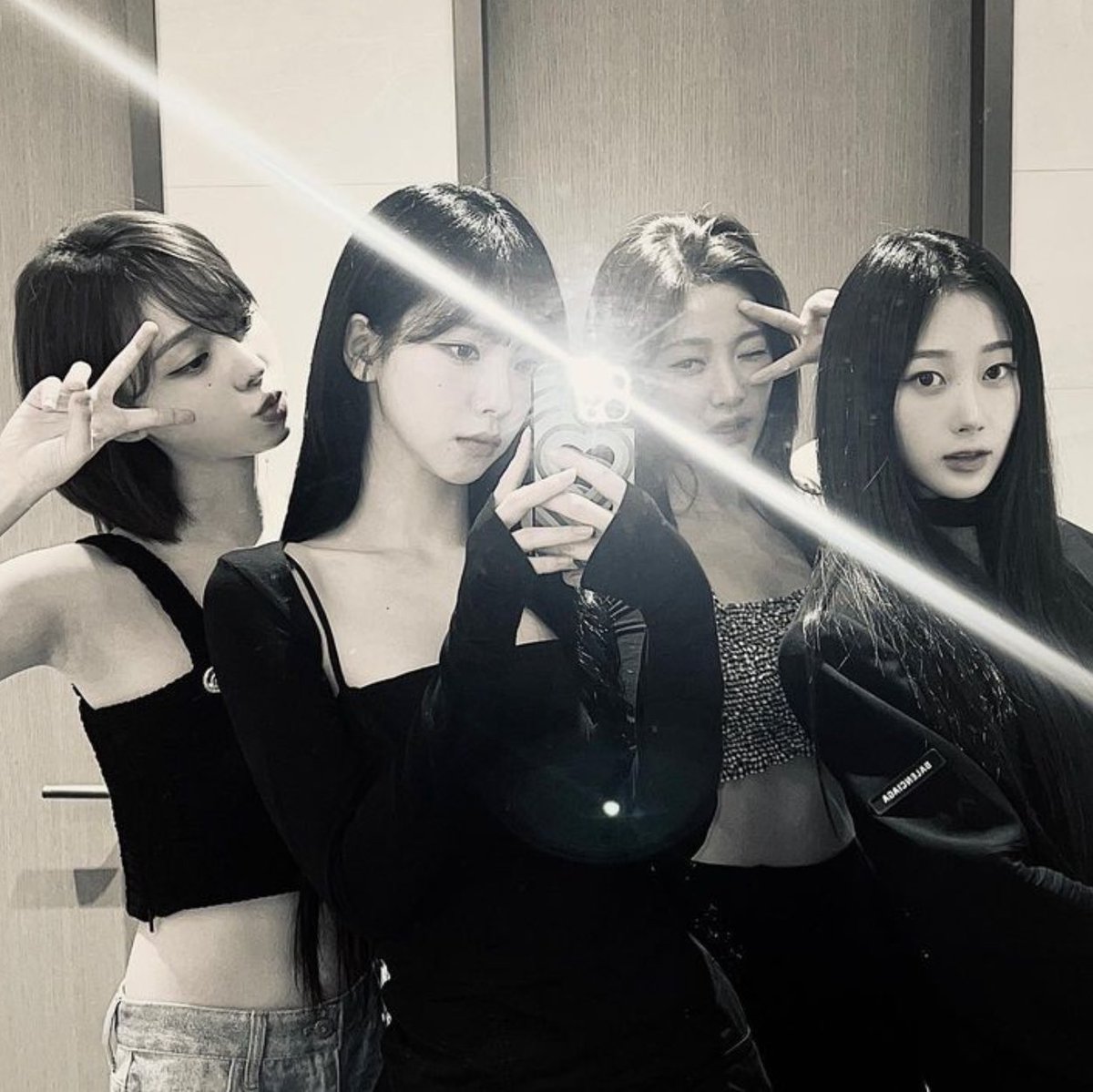 aespachart's tweet photo. .@aespa_official members have opened their individual Instagram accounts!

Follow them here:

KARINA: https://t.co/c3rekSdOlq
GISELLE:  https://t.co/JCf7giYTmy
WINTER: https://t.co/PrhzjPFPS3
NINGNING: https://t.co/82ORoi3Bp0

#aespa #에스파 https://t.co/kykQtf35Ip