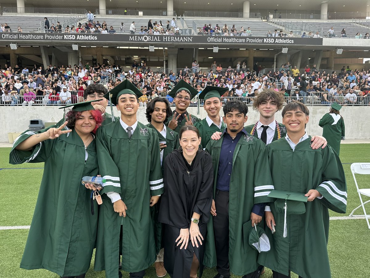 mrs_sosa_8891's tweet photo. That’s a wrap for the class of 2023! @mchsco23 @MCHSRamPride @MCHS_Rams https://t.co/Ve7EnJQShI
