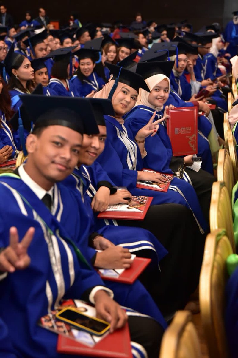 MSUcollege's tweet photo. Every wall on campus will sing your memories together. A true friendship is a pact of loyalty for life. Stay as beautiful as now, forever.
#MSUcollege #Graduasi25 https://t.co/UsizjQ6p3Z