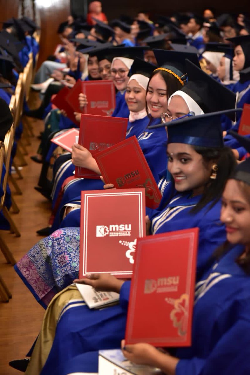 MSUcollege's tweet photo. Every wall on campus will sing your memories together. A true friendship is a pact of loyalty for life. Stay as beautiful as now, forever.
#MSUcollege #Graduasi25 https://t.co/UsizjQ6p3Z