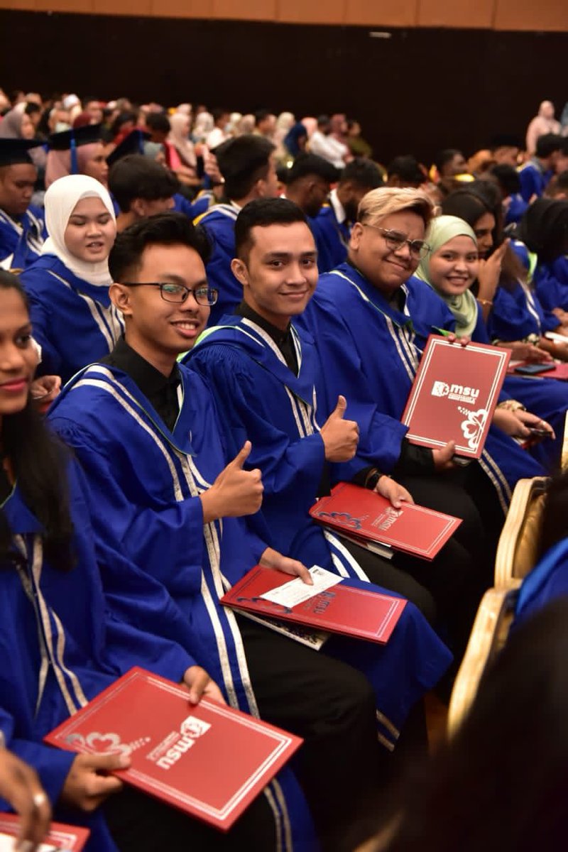 MSUcollege's tweet photo. Every wall on campus will sing your memories together. A true friendship is a pact of loyalty for life. Stay as beautiful as now, forever.
#MSUcollege #Graduasi25 https://t.co/UsizjQ6p3Z