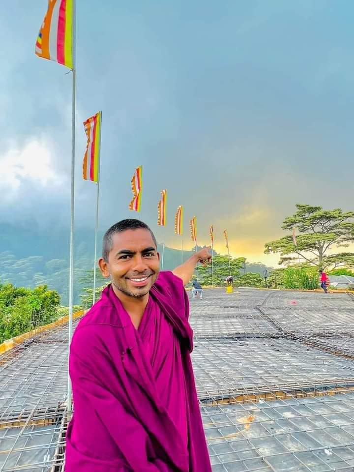 Iamnadeeshani's tweet photo. රම්‍ය,සුරම්‍ය,සුබ මාලිග අත්හළ බුදුන් වහන්සේ දෙසූ දහම කොන්ක්‍රීට් මාලිග මත සිල්ලරට රිසි සේ විකිණෙන නූතන ලoකාවේ,වැඩ නිම කළ පන්සලක් වේ නම් එය අරුමයකි....මේ රටට පන්සල් ඇවැසි තරම්....
#Nadee https://t.co/ZKCGAxWHri