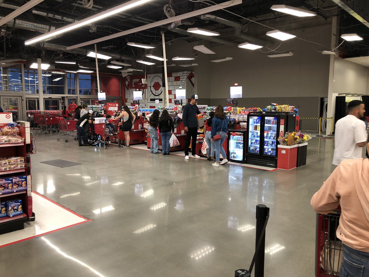 archtmf's tweet photo. Hey @Target , want to make an improvement that will REALLY be appreciated by customers in the Oxnard, CA store you’re currently remodeling, then double or even triple the # of self serve registers. So many trad’l checkouts and 2/3 always un-open. More self checkouts! @AskTarget https://t.co/FKcyaBbFdm