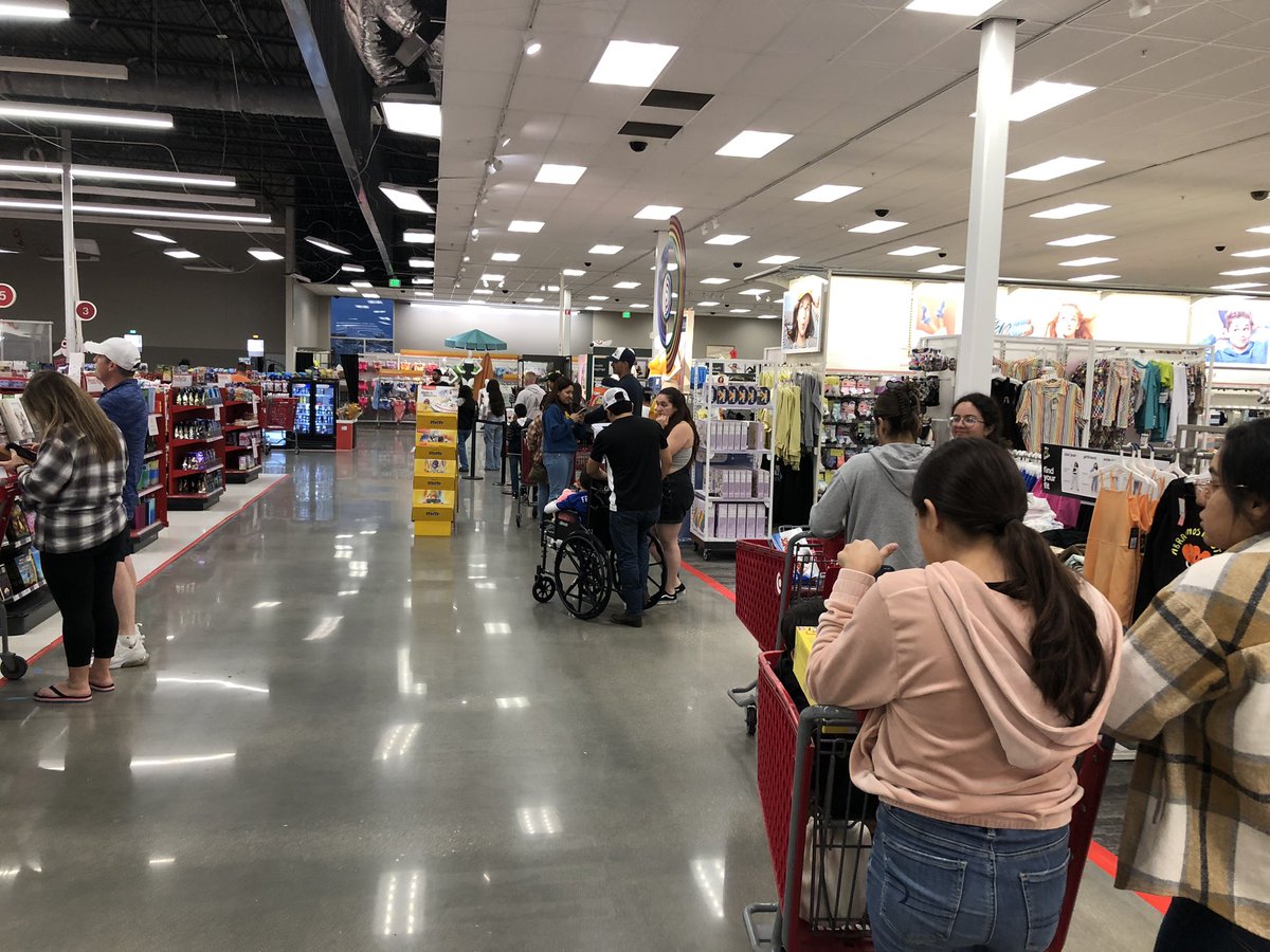 archtmf's tweet photo. Hey @Target , want to make an improvement that will REALLY be appreciated by customers in the Oxnard, CA store you’re currently remodeling, then double or even triple the # of self serve registers. So many trad’l checkouts and 2/3 always un-open. More self checkouts! @AskTarget https://t.co/FKcyaBbFdm