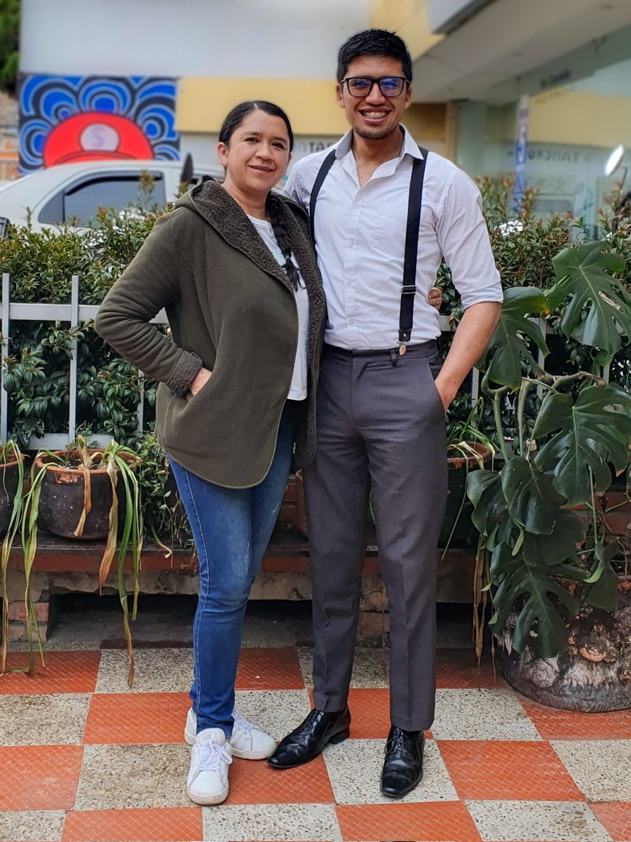 jdaviid_riioz's tweet photo. Ella es una mamá "Amante de las redes sociales" a ratos sube fotos que no subiríamos 🤭🤣.
Mi mamá siempre está para nosotros en esos momentos que la necesitamos y lo único que podemos gritar es ¡AYUDA!, lanzandonos un salvavidas. #SamsungMembersColombia
📸 → #S10Plus https://t.co/hLBXmUkMAe