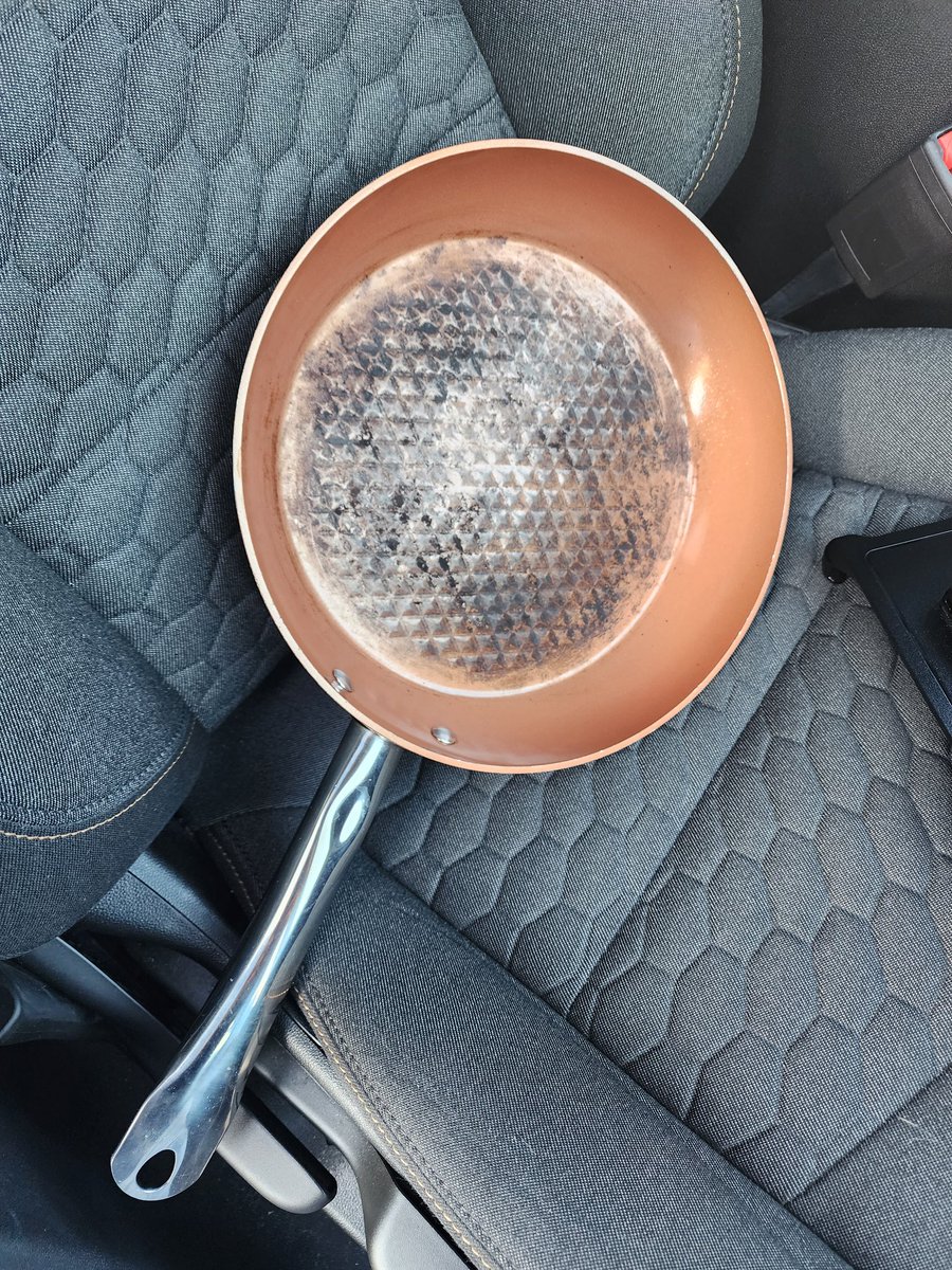 FredKnowlton's tweet photo. Sometimes #minimalism is about upgrading. I bought a new Copper Chef pan and donated this one. @TheMinimalists #LessIsNow #donate #declutter #upgrade #curate @JFM @TK_Coleman @RyanNicodemus https://t.co/M3kzt1MUPJ