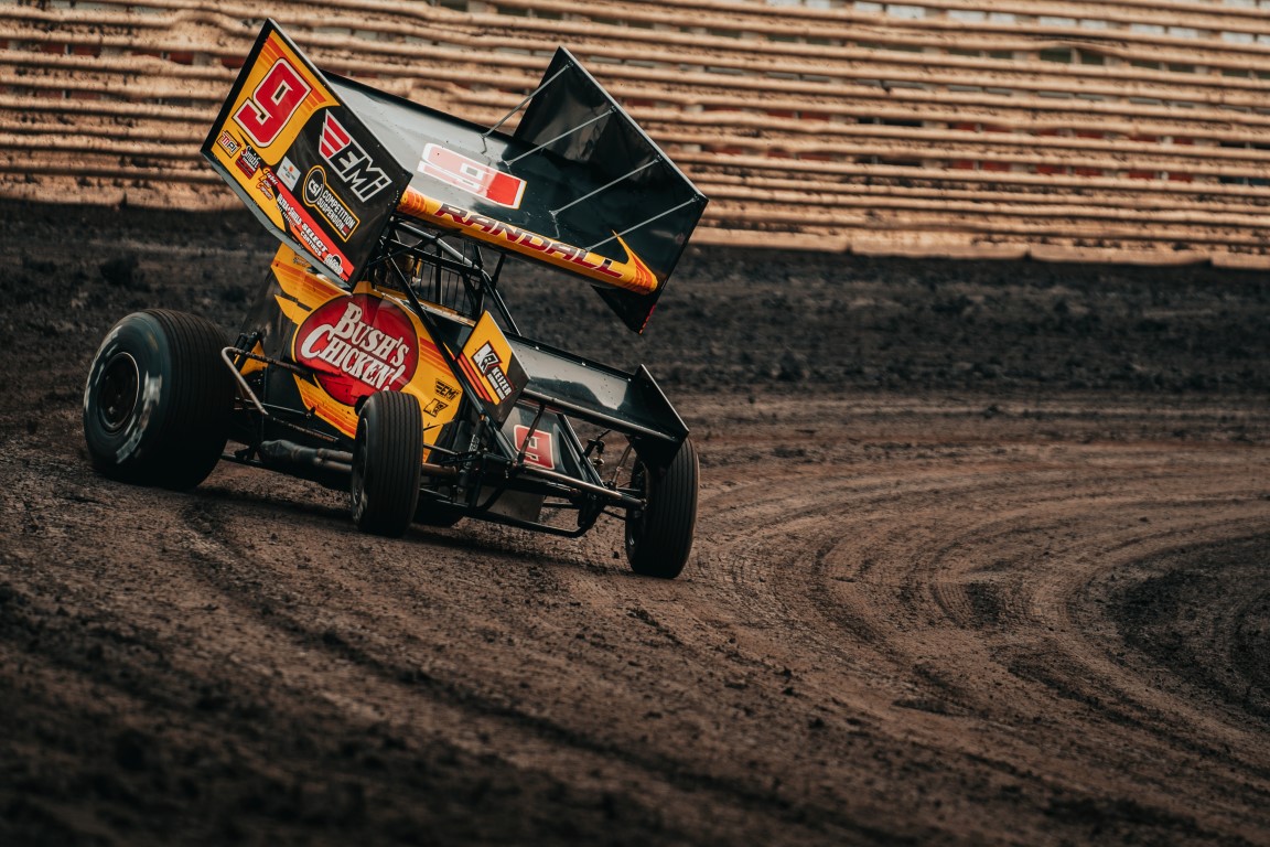 AlwaysRaceDay's tweet photo. 🏁 THE QUICKEST CHICKEN!

Chase Randall (@ChaseRandall09) goes to victory lane for the first time in his career at Huset's Speedway!

📸 @Ascentmedia_ https://t.co/bATOPfKLUW