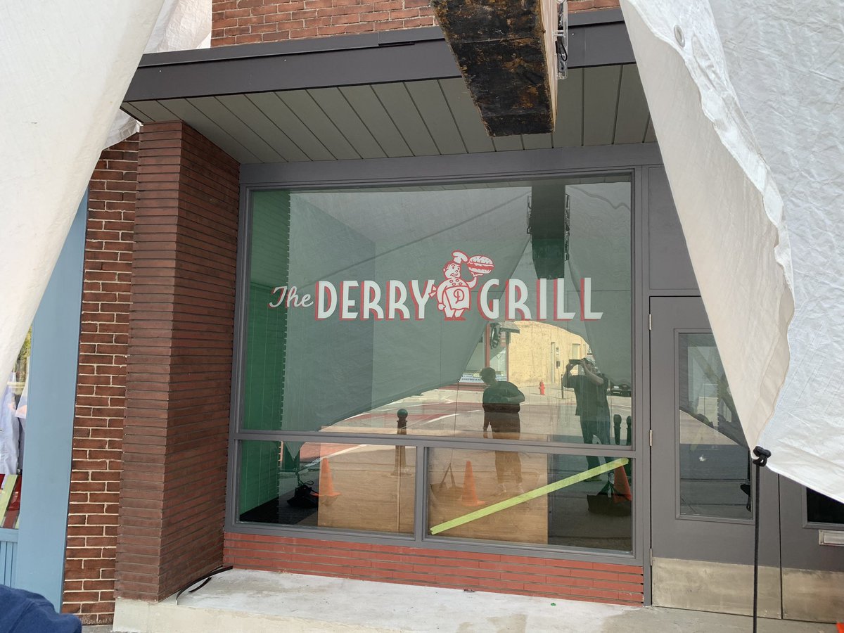 TOFilming_EM's tweet photo. Welcome to Derry! #IT’s a hell of a town. 🎈🎥🎬

Port Hope is ready for a week of screams. The streets have been transformed. (Part 1) https://t.co/AAihpXLscx