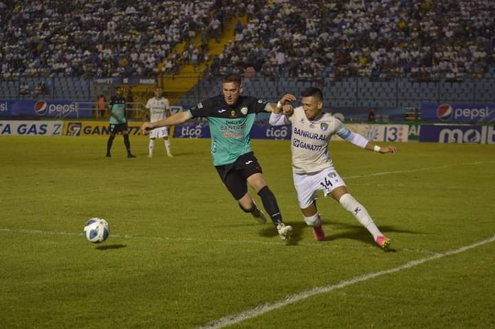 deivigodinez's tweet photo. Antigua GFC pasa A LA FINAL!

Comunicaciones ELIMINADO! https://t.co/OmDgXccRtU