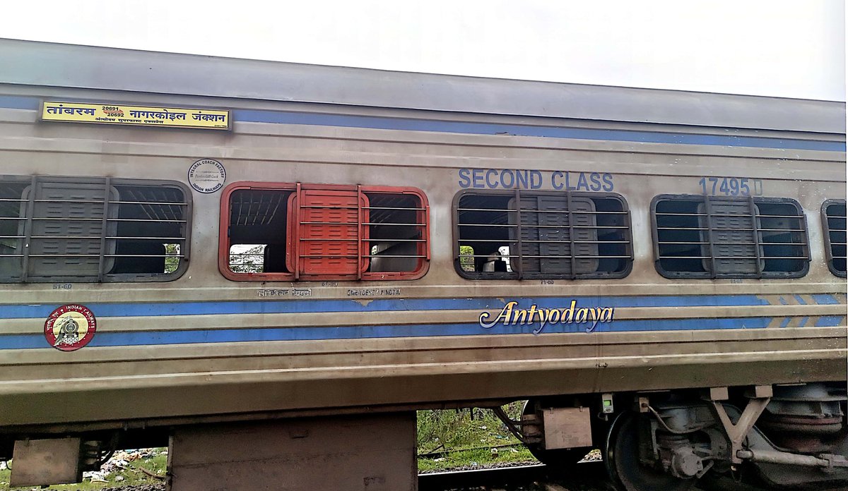 Single_studios_'s tweet photo. I requested to @GMSRailway @RailMinIndia to recover my bags and things. https://t.co/46QKiFNyh4