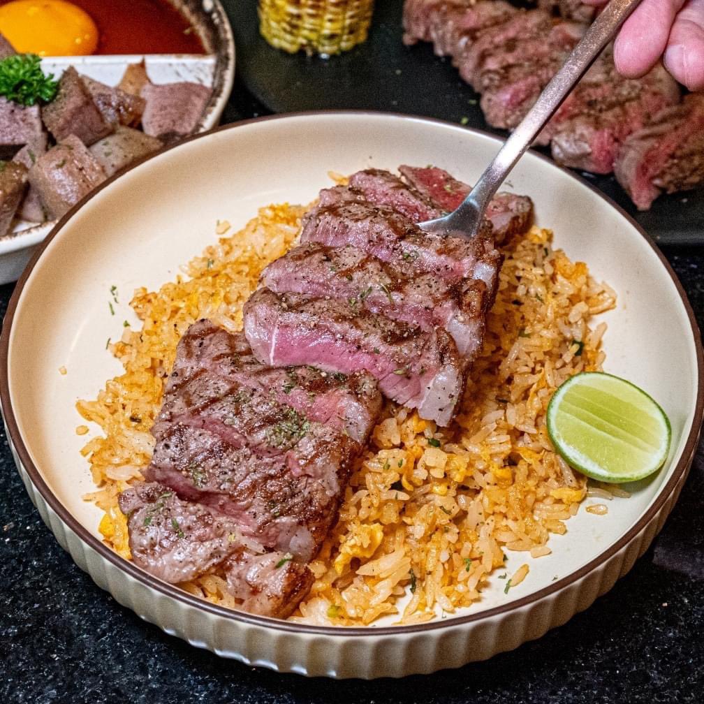 GoodbyeMoney1's tweet photo. Must Meat ร้านเนื้อ Dry-Aged ราคาดี เมนูว้าว #ย่านสีลม กินตอนกลางวัน 189 เองเด้อ พร้อมซอฟต์ดริงค์ 1 แก้วด้วย ไฮไลท์ตามนี้เลย
1. ข้าวหน้าเนื้อดรายเอจ 189 บาท พร้อมน้ำ มีทั้งข้าวผัดมันเนื้อ กะเพรา เขียวหวาน ผัดฉ่า บลาๆๆ อีกหลายเมนู (11.00-15.00) @aroii #อร่อยบอกต่อ https://t.co/LnB2a5r5x0