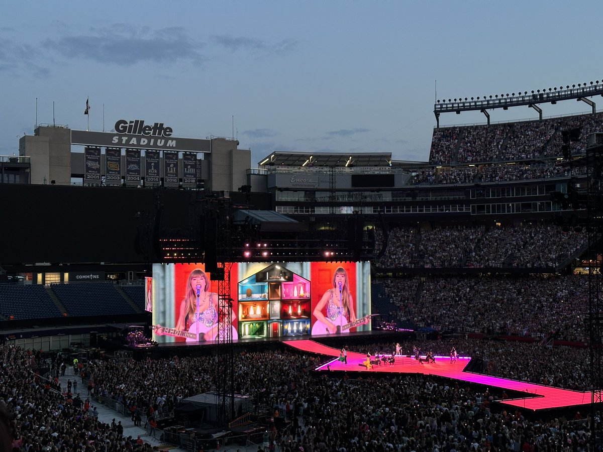 Laura4392's tweet photo. @947WMASFM thank you for an incredible night at #TaylorSwiftErasTour!! 🫶 https://t.co/vUyQTghKiG