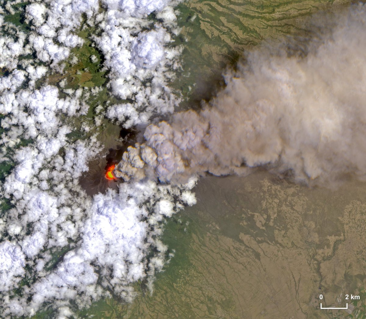 GansgstaRock's tweet photo. Postal del día. 
Así se puede apreciar el volcán #Popocatépetl con esta asombrosa imagen captada por el satélite Sentinel2 de la Agencia Espacial Europea.

 Crédito: @or_bit_eye &amp; @esa https://t.co/lT4aZvsWyL