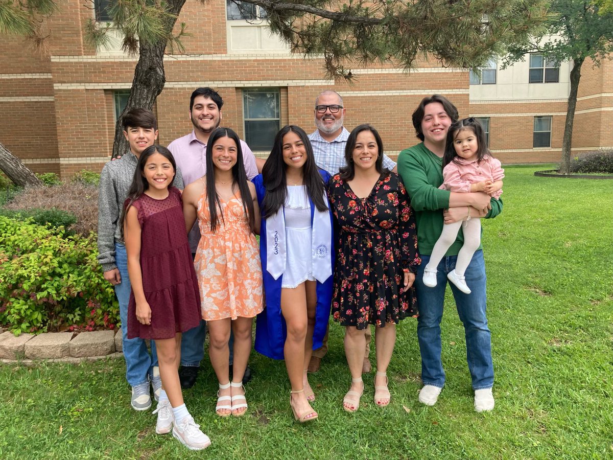 18uGloryNaudin's tweet photo. Congrats to OF @sadivar_damaris on her graduation from Nolan Catholic High School today!  D is an amazing outfielder with a big bat who can also lay a bunt down and use her speed!!!  She will continue playing @TAMIU_SB !!! We love ya D!! #Classof2023 @ednaudin @CSA_Athletes https://t.co/MT0hivcYOb