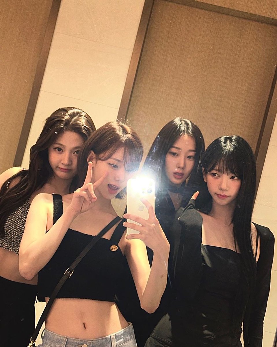 aespabra's tweet photo. 📸 | Todas as integrantes iniciaram o feed de suas respectivas contas individuais no Instagram com uma foto OT4! 🥹

KARINA – https://t.co/N18LtETXQx 
GISELLE – https://t.co/AJ4hzlBCUq
WINTER – https://t.co/97hjDfWSkW
NINGNING – https://t.co/K03uIEsxfR https://t.co/2RGHI3pOEM