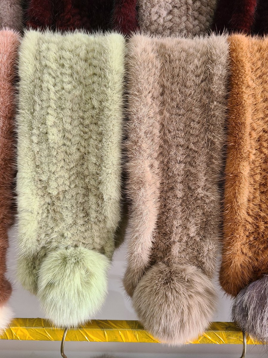 wermsin's tweet photo. Scarf with mink https://t.co/zGoij9om0L