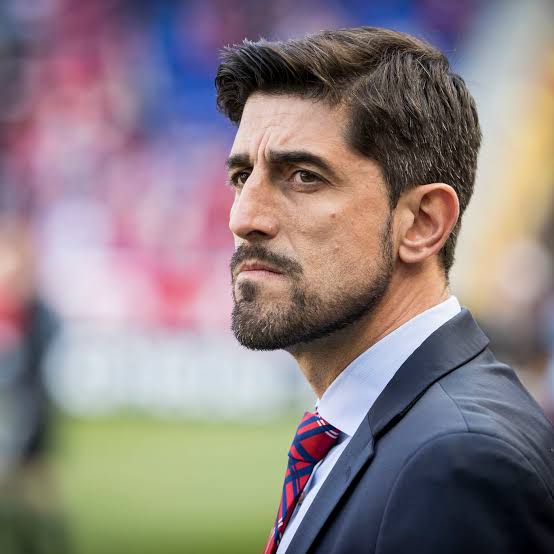 Ernaldo58's tweet photo. TRIUNFO HISTÓRICO DE CHIVAS. Remontada épica.  Temporada de ensueño y Veljko Paunovic merece todo el mérito. Enhorabuena a la afición del Guadalajara que jugará una Gran Final justamente. Honor a quien honor merece. Chivas sueña con la 13. https://t.co/Jootw2Xqrk