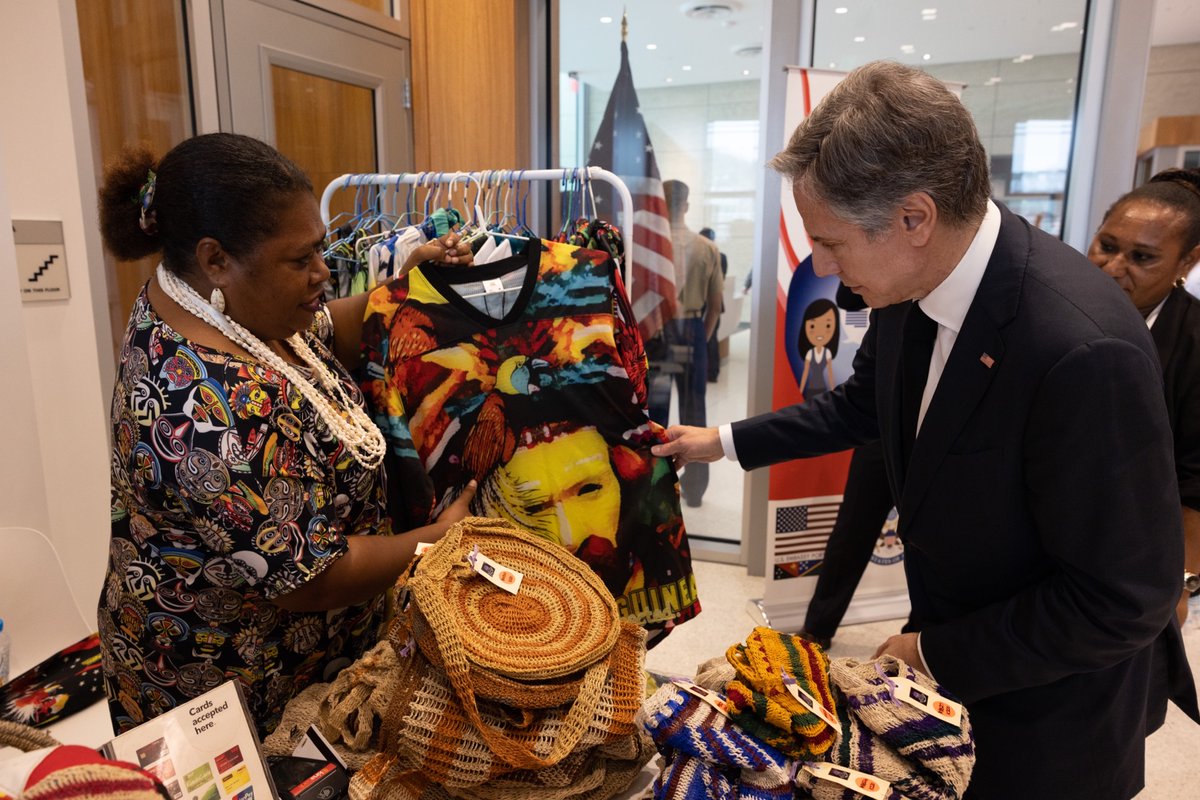 PedroAtState's tweet photo. RTStateDept: RT @SecBlinken: A warm thank you to the employees and families of @USEmbassyPOM for their diligent work and support for my visit. You have done so much to strengthen our bilateral relationship and cultural ties with the people of Papua New G… https://t.co/5BQiWZerjW